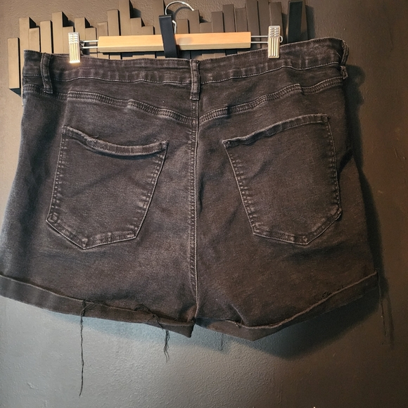 Rue21 Black Denim Distressed Shorts Size 22 - Picture 3 of 3